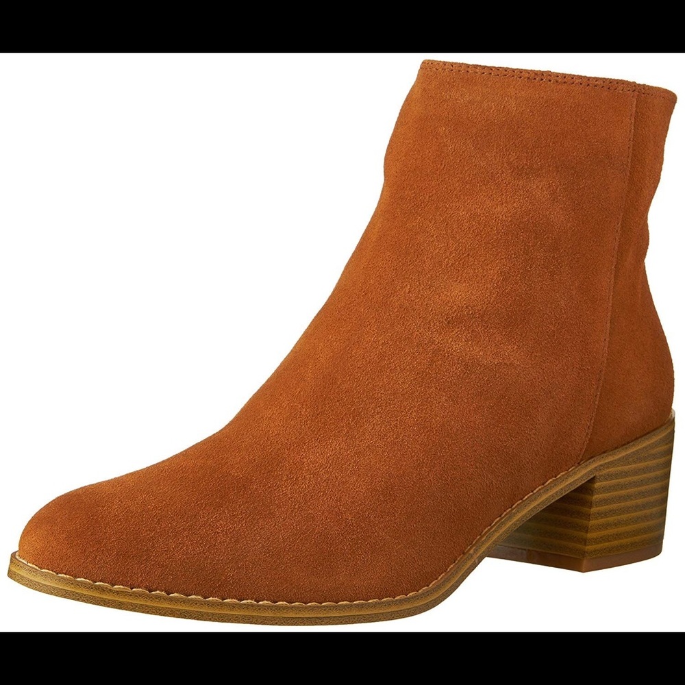 Clark’s Breccan Myth Booties - Tan Suede